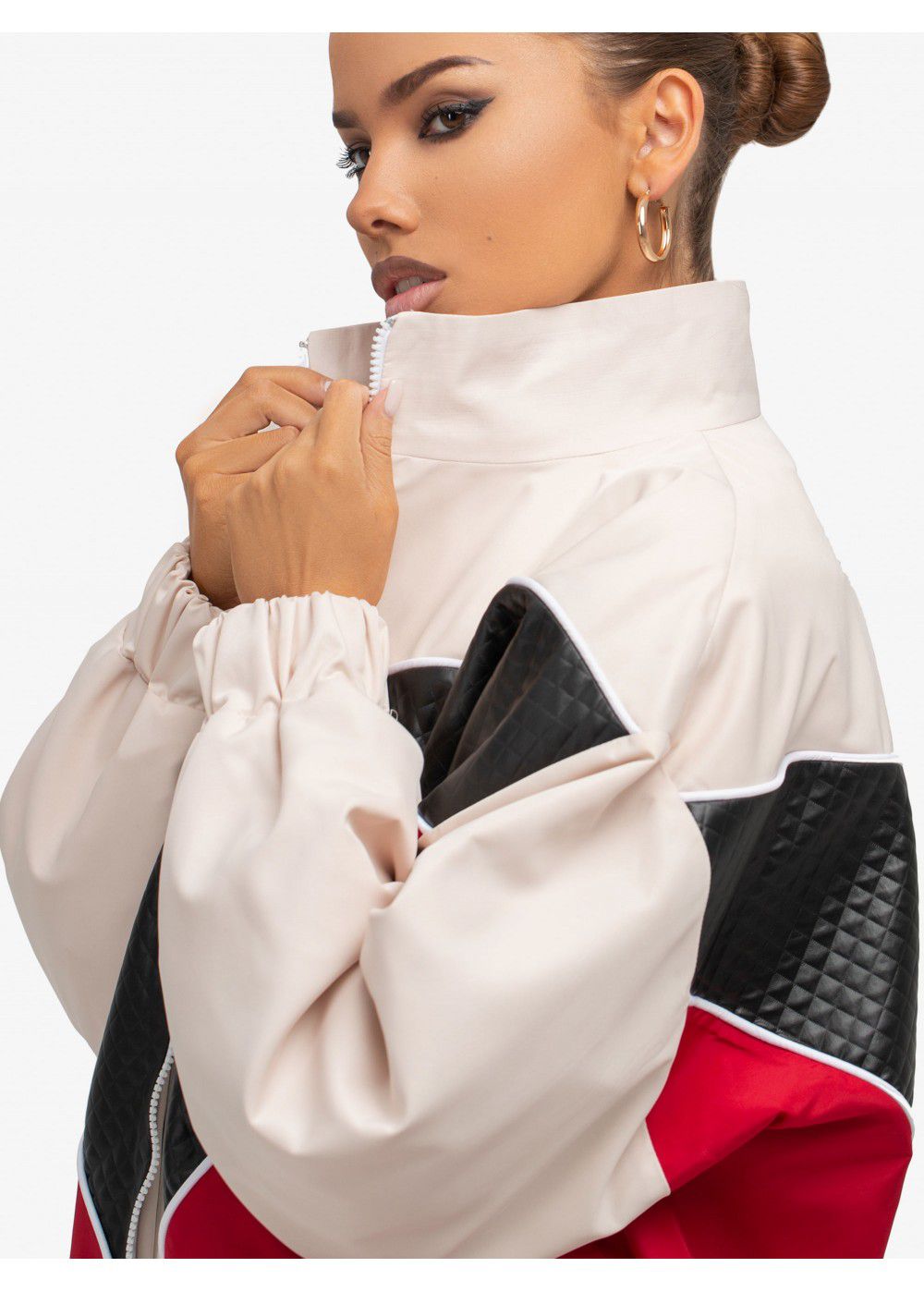 Mira Hayek Thriller Bomber